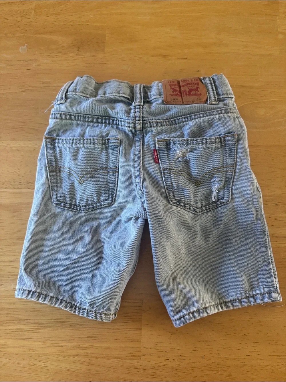 Boys light wash Levi’s denim shorts